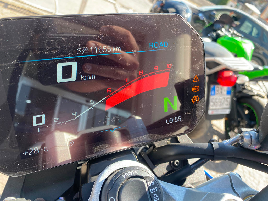 BMW F 900 R - 2025 - KM 11655