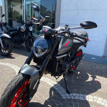 Carica l'immagine nel visualizzatore di Gallery, DUCATI MONSTER 937 - 2022 - KM 8287