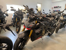 Carica l'immagine nel visualizzatore di Gallery, DUCATI STREETFIGHTER V4 S - 2023 - KM 17326