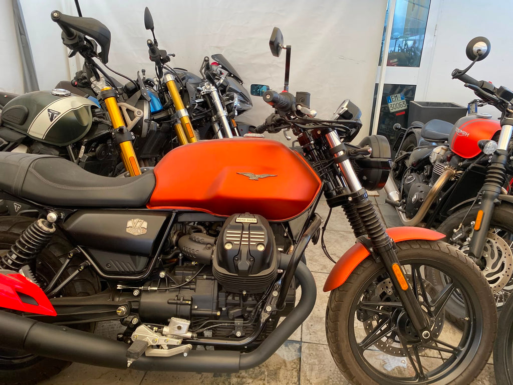 MOTO GUZZI V7 STONE - 2021 - KM 18083