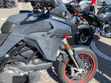 Carica l'immagine nel visualizzatore di Gallery, DUCATI MULTISTRADA V2 S - 2023 - KM 27019