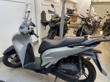 Carica l'immagine nel visualizzatore di Gallery, HONDA SH 125 - 2024 - KM 37044