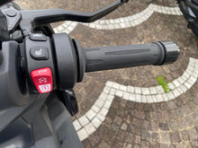 Carica l'immagine nel visualizzatore di Gallery, BMW C 400 X - 2025 - KM 862