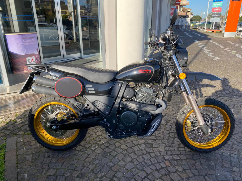 SWM SILVER VASE 650 - 2025 - KM 2495