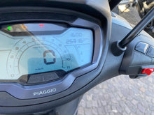 Carica l'immagine nel visualizzatore di Gallery, PIAGGIO BEVERLY 400 HPE - 2021 - KM 25316