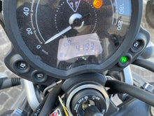 Carica l&#39;immagine nel visualizzatore di Gallery, TRIUMPH STREET SCRAMBLER - 2023 - KM 4193