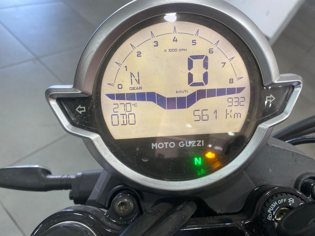 MOTO GUZZI V7 STONE - 2024 - KM 561