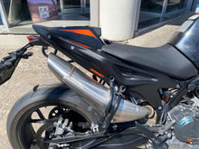 Carica l'immagine nel visualizzatore di Gallery, KTM 890 DUKE - 2023 - KM 14939