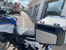 Carica l'immagine nel visualizzatore di Gallery, BMW R 1300 GS ADVENTURE TROPHY - 2024 - KM 23860