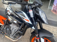 Carica l&#39;immagine nel visualizzatore di Gallery, KTM 890 DUKE GP - 2023 - KM 10328
