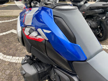 Carica l'immagine nel visualizzatore di Gallery, BMW R 1300 GS TROPHY - 2023 - KM 4129
