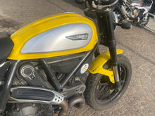 Carica l'immagine nel visualizzatore di Gallery, DUCATI SCRAMBLER 800 ICON - 2017 - KM 25504