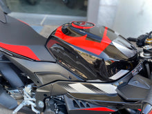 Carica l&#39;immagine nel visualizzatore di Gallery, APRILIA RSV4 FACTORY - 2025 - KM 6098