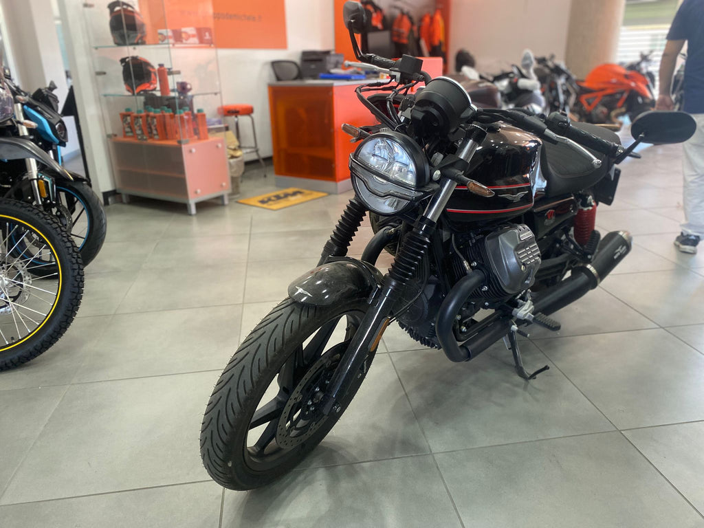 MOTO GUZZI V7 STONE - 2024 - KM 561