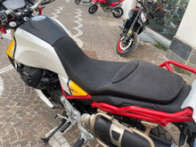 Carica l'immagine nel visualizzatore di Gallery, MOTO GUZZI V85 TT - 2019 - KM 19823