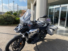 Carica l'immagine nel visualizzatore di Gallery, BMW R 1300 GS ADVENTURE TRIPLE BLACK - 2025 - KM 5996