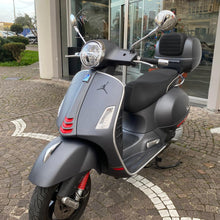Carica l'immagine nel visualizzatore di Gallery, VESPA GTS 300 SUPER SPORT - 2021 - KM 8149