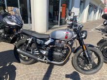 Carica l'immagine nel visualizzatore di Gallery, TRIUMPH SPEED TWIN 900 - 2025 - KM 1030