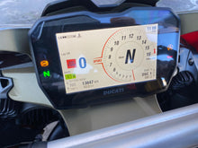 Carica l'immagine nel visualizzatore di Gallery, DUCATI PANIGALE V4 S - 2022 - KM 13847