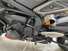 Carica l&#39;immagine nel visualizzatore di Gallery, TRIUMPH STREET TRIPLE 765 RS - 2023 - KM 18207