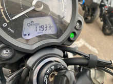 Carica l'immagine nel visualizzatore di Gallery, TRIUMPH SPEED TWIN 900 - 2024 - KM 11933