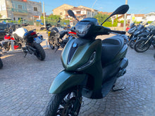 Carica l'immagine nel visualizzatore di Gallery, PIAGGIO BEVERLY 300 S - 2022 - KM 12256