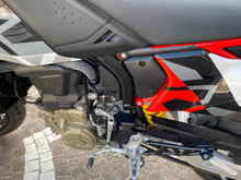 Carica l&#39;immagine nel visualizzatore di Gallery, DUCATI HYPERMOTARD 698 MONO RVE - 2025 - KM 327