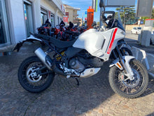 Carica l'immagine nel visualizzatore di Gallery, DUCATI DESERT X - 2022 - KM 5013
