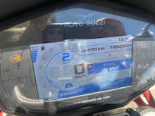Carica l&#39;immagine nel visualizzatore di Gallery, MOTO GUZZI V85 TT - 2022 - KM 16525