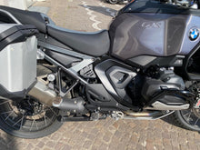 Carica l'immagine nel visualizzatore di Gallery, BMW R 1300 GS ADVENTURE TRIPLE BLACK - 2025 - KM 5996