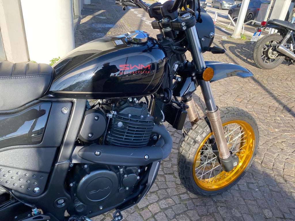 SWM SILVER VASE 650 - 2025 - KM 2495