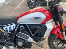 Carica l&#39;immagine nel visualizzatore di Gallery, DUCATI SCRAMBLER 800 ICON - 2024 - KM 1992