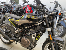 Carica l'immagine nel visualizzatore di Gallery, HUSQVARNA SVARTPILEN 401 - 2019 - KM 20779