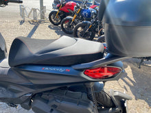 Carica l'immagine nel visualizzatore di Gallery, PIAGGIO BEVERLY 400 S - 2023 - KM 1227