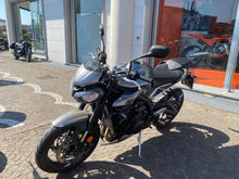 Carica l'immagine nel visualizzatore di Gallery, TRIUMPH STREET TRIPLE 765 R - 2023 -  KM 5470