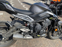 Carica l'immagine nel visualizzatore di Gallery, TRIUMPH STREET TRIPLE 765 R - 2023 -  KM 5470