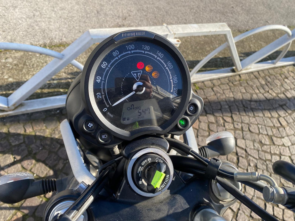 TRIUMPH STREET TWIN - 2021 - KM 5471