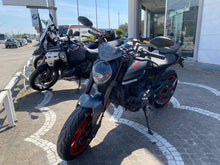 Carica l'immagine nel visualizzatore di Gallery, DUCATI MONSTER 937 - 2024 - KM 4086