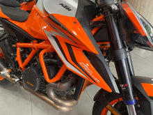 Carica l&#39;immagine nel visualizzatore di Gallery, KTM 1290 SUPER DUKE R - 2023 - KM 26968