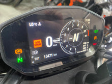 Carica l'immagine nel visualizzatore di Gallery, DUCATI HYPERMOTARD 950 RVE - 2022 - KM 13471