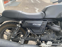 Carica l&#39;immagine nel visualizzatore di Gallery, MOTO GUZZI V7 STONE - 2018 - KM 10308