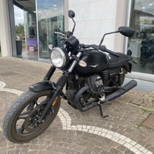 Carica l&#39;immagine nel visualizzatore di Gallery, MOTO GUZZI V7 STONE - 2018 - KM 10308