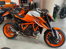 Carica l&#39;immagine nel visualizzatore di Gallery, KTM 1290 SUPER DUKE R - 2023 - KM 26968
