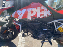 Carica l'immagine nel visualizzatore di Gallery, DUCATI HYPERMOTARD 950 RVE - 2022 - KM 32199