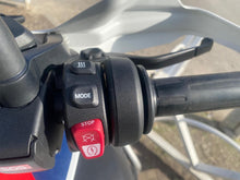 Carica l&#39;immagine nel visualizzatore di Gallery, BMW R 1250 GS ADVENTURE - 2024 - KM 10685