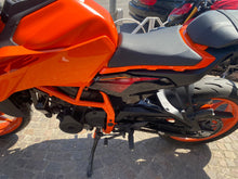 Carica l'immagine nel visualizzatore di Gallery, KTM 390 DUKE - 2025 - KM 6137