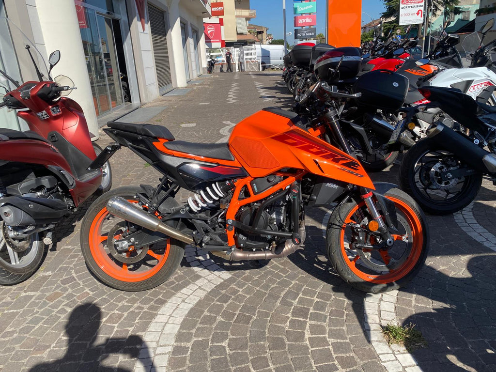 KTM 390 DUKE - 2025 - KM 4122