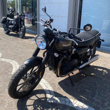 Carica l'immagine nel visualizzatore di Gallery, TRIUMPH STREET TWIN - 2021 - KM 10058