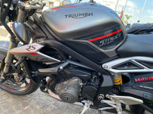 Carica l'immagine nel visualizzatore di Gallery, TRIUMPH STREET TRIPLE RS - 2018 - KM 30260