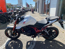 Carica l'immagine nel visualizzatore di Gallery, HONDA CB 750 HORNET - 2023 - KM 4740